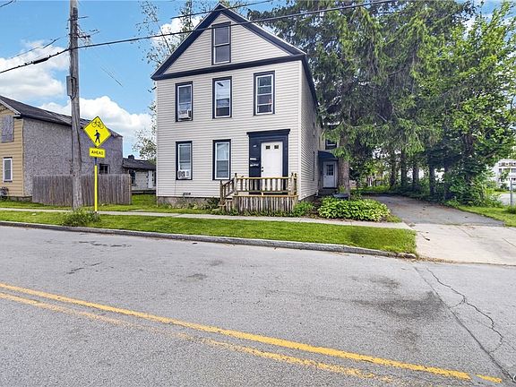 2nd image of 613 Spring St W