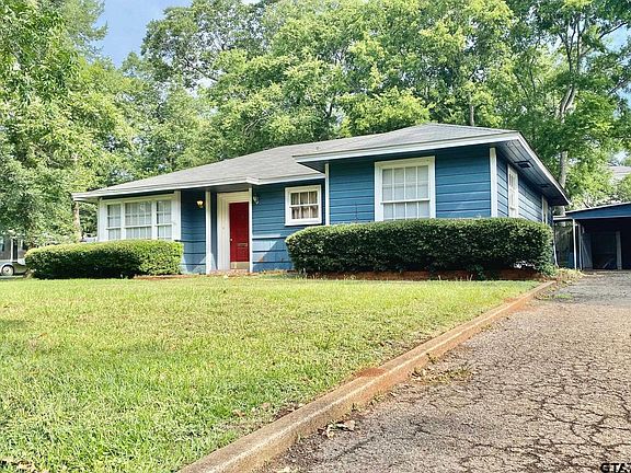 3rd image of 306 E Pecan Dr