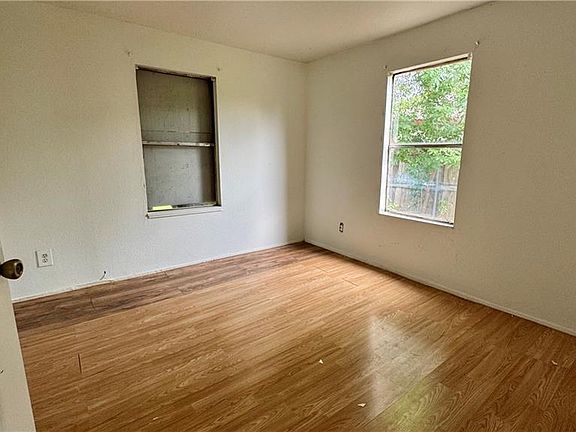 5th image of 2641 N Suarez Dr