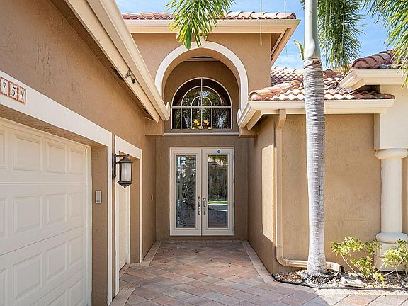 4th image of 10758 Greenbriar Villa Dr