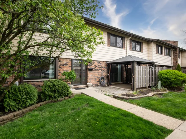 7330 Winthrop Way Unit 5, Downers Grove, IL 60516