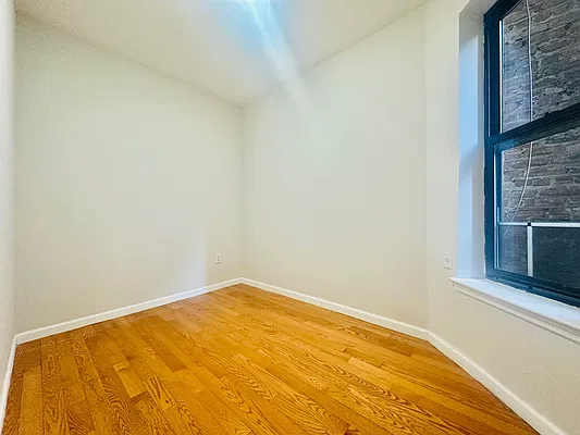 Rented by DeSimone Real Estate | media 7