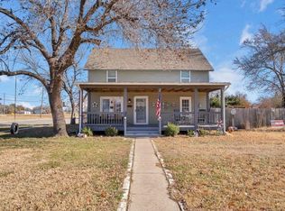 204 Sweezy St, Halstead, KS 67056