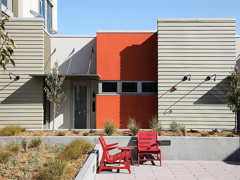 38 Dolores — Photo 18