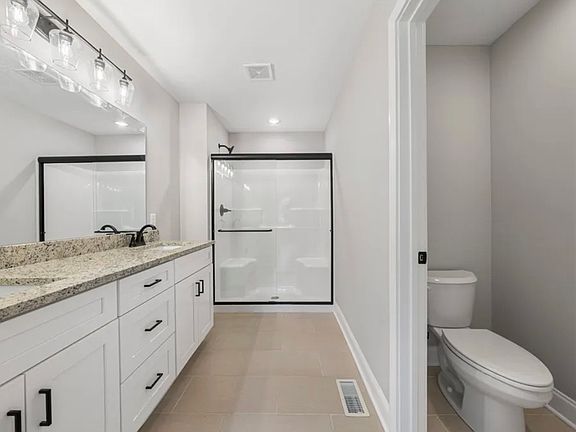 4th image of 590 Pleasant Meadow Cir