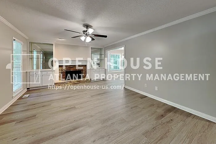 328 Abbington Ln — Photo 3