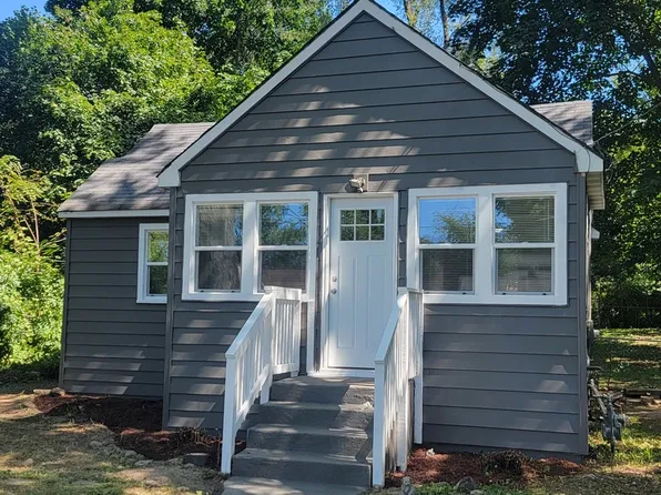 4520 Hilltop Dr, Wonder Lake, IL 60097