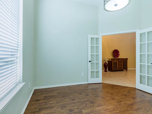 4th image of 2721 Indian Oak Dr