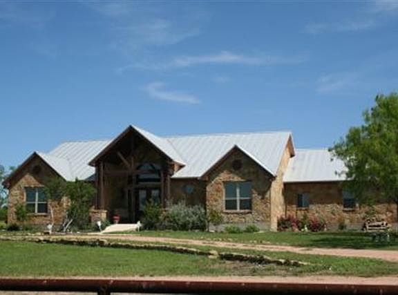 2nd image of 300 Darby Ln
