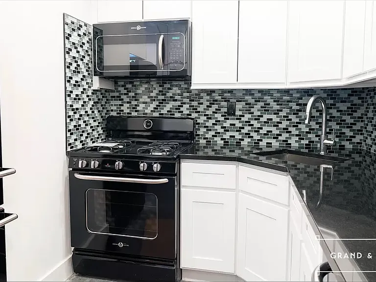 149 Wythe Ave #301 — Photo 3