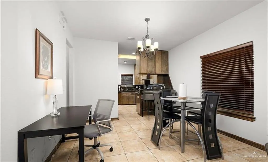 2 bed, 2.5 bath, 1304 sqft, $1,350 — Photo 4