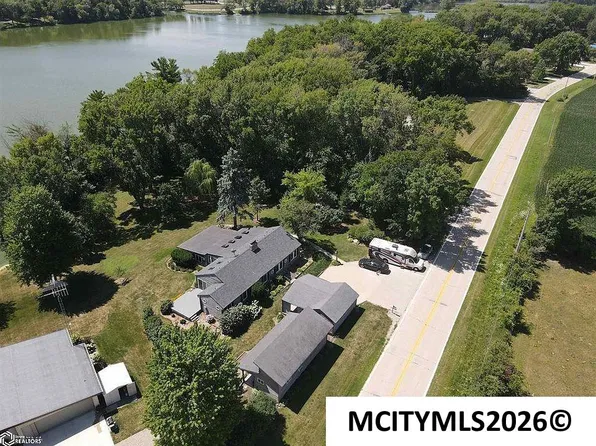 1431 Beeds Lake Dr, Hampton, IA 50441