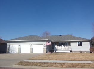 1516 Pinehurst Ave, Mitchell, SD 57301