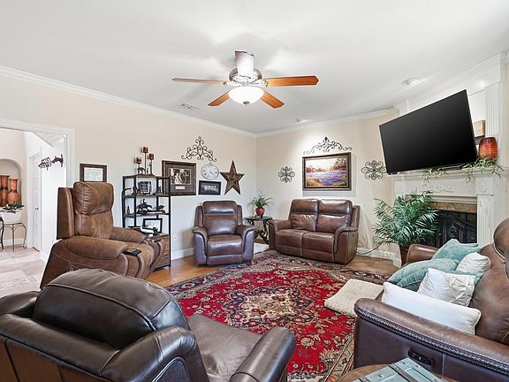 3rd image of 217 Idle Creek Trl