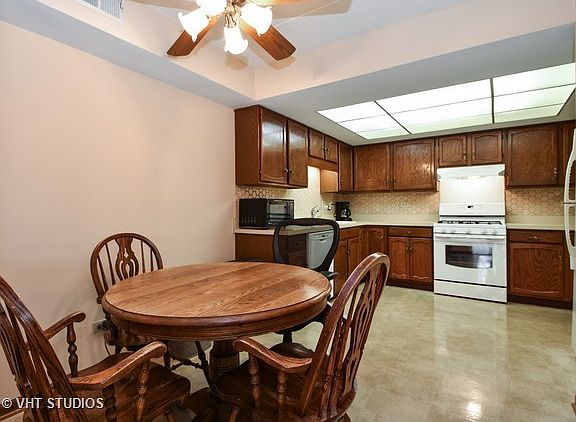 4th image of 4016 W 93rd Pl #C