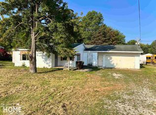 1016 S Line St, Chesaning, MI 48616