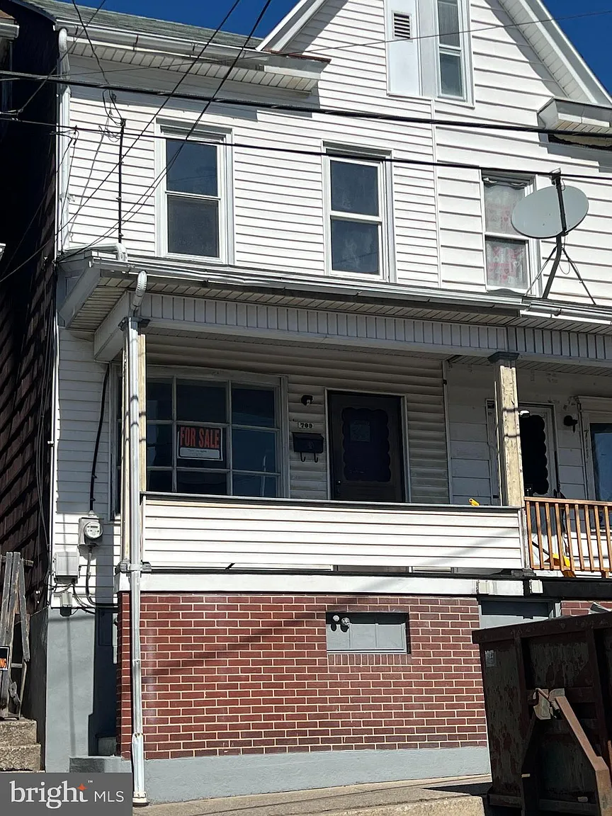709 E Dewart St photo 1