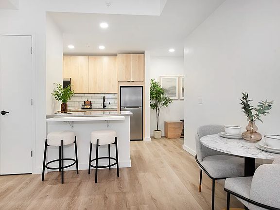 4th image of 1856 Park Ave #8A