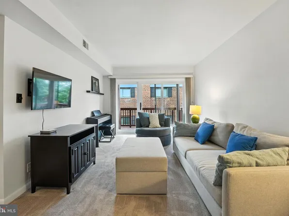 206 Skyhill Rd APT 6, Alexandria, VA 22314