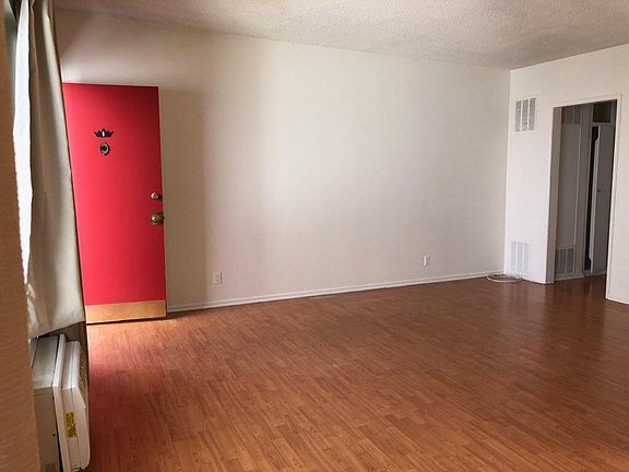 3rd image of 1332 N Detroit St #8