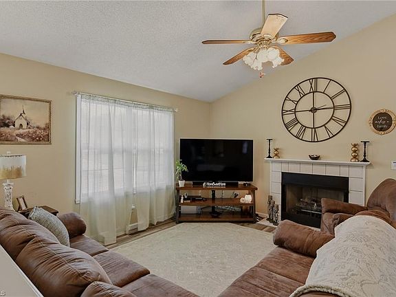 5th image of 120 Hazelwood Ct