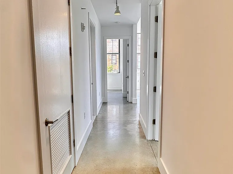8 Erie St #203 — Photo 4