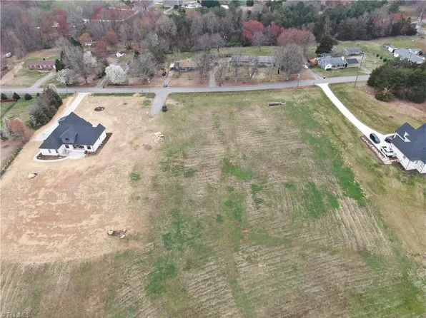5304 Williard Rd, Oak Ridge, NC 27310