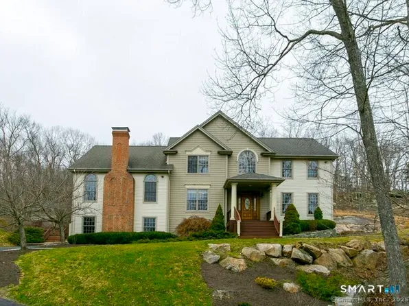 32 Village Drive, East Lyme, CT 06333