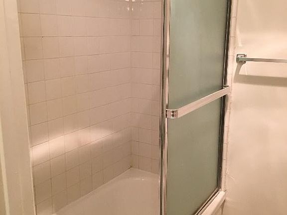 4th image of 18200 Killion St #6