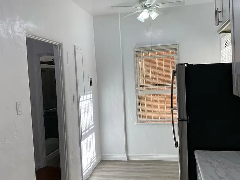 450 S Cochran Ave — Photo 7