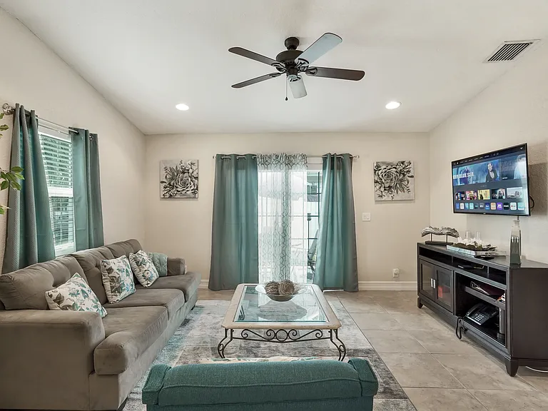 3021 NW 21st Ct — Photo 10