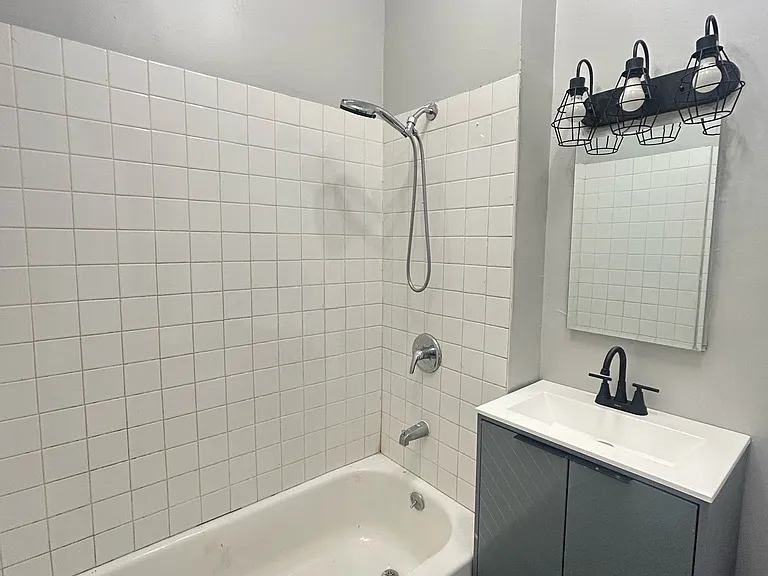 5938 S Calumet Ave #3 — Photo 4