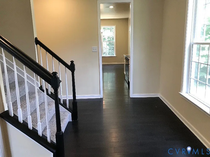 4 bed, 2.5 bath, 2502 sqft, $3,000 — Photo 4