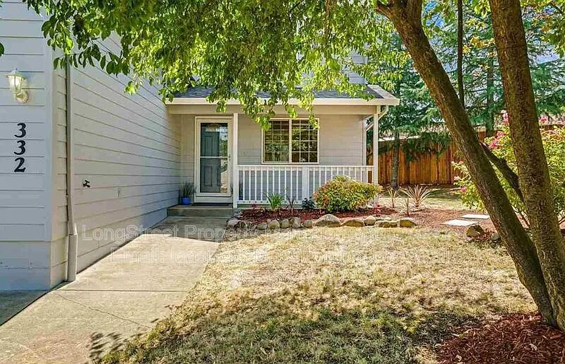 4 bed, 2.5 bath, 2100 sqft, $3,150 — Photo 3