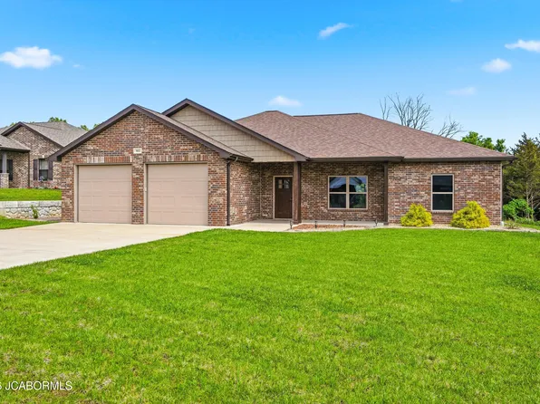 951 Cochise Dr, Holts Summit, MO 65043