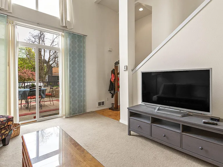 2207 W Bridge Ave — Photo 14