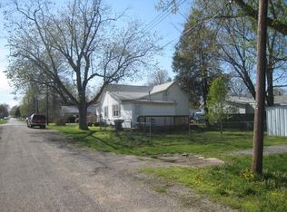 221 16th St, Charleston, IL 61920