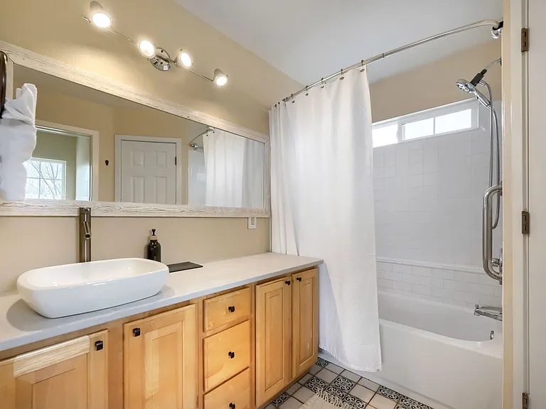 2480 Concord Cir — Photo 18