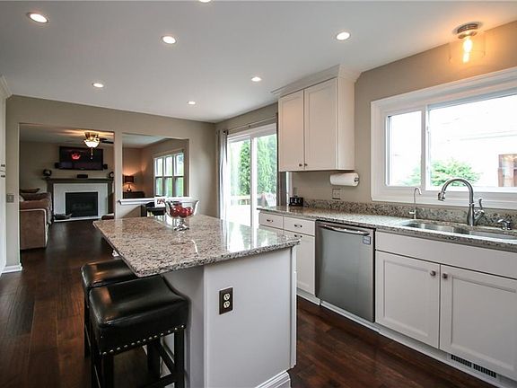 2nd image of 3234 Sunset Dr