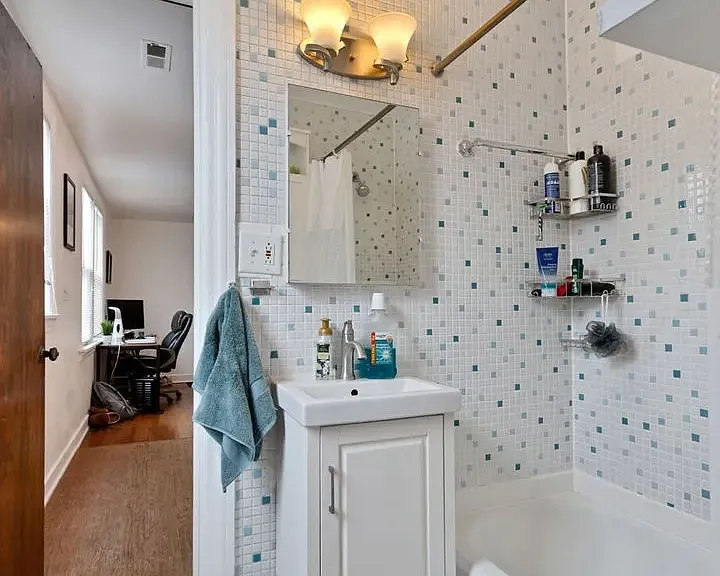 1746 W School St #2E — Photo 6