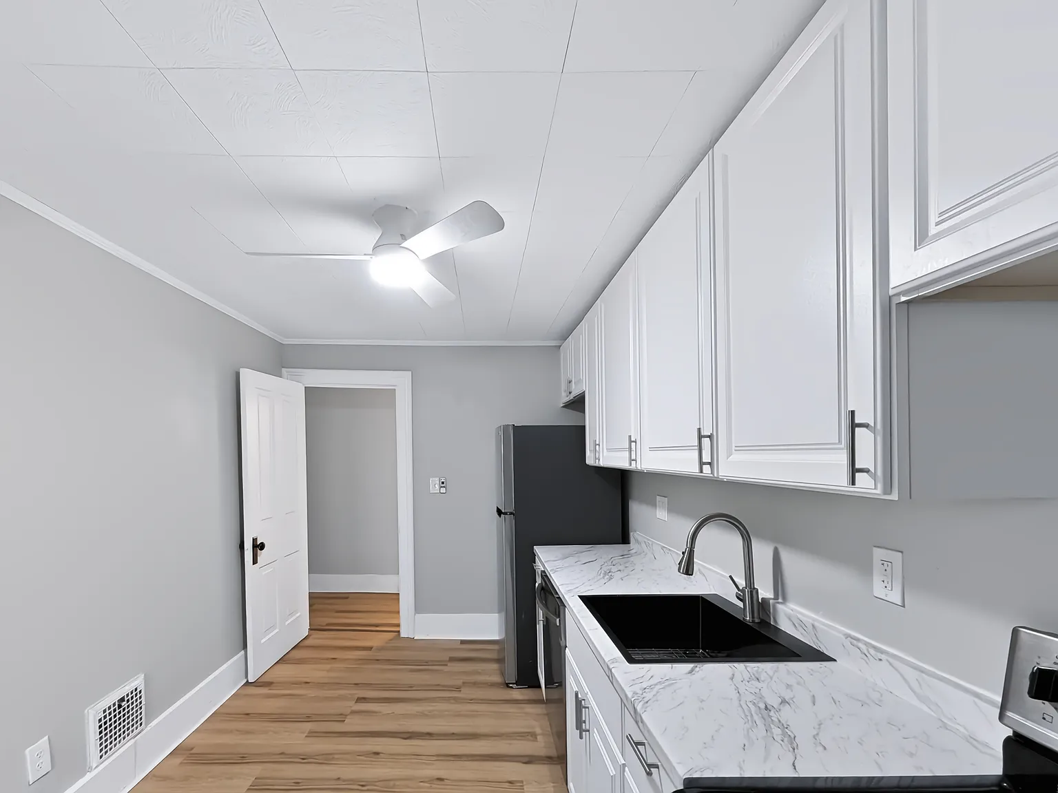 2 bed, 1050 sqft, $1,200 — Photo 2