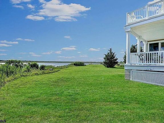 5th image of 2140 W Riverside Dr