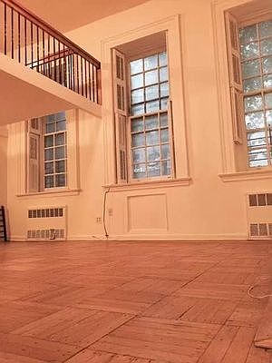 5th image of 131 E 61st St APT 1A