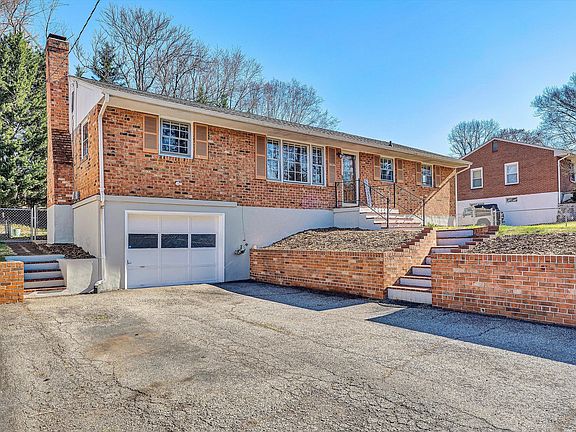 2nd image of 3424 Westmoreland Dr