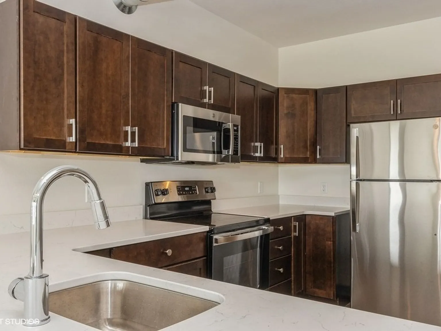 The Leo at the Hub Apartments — Photo 2