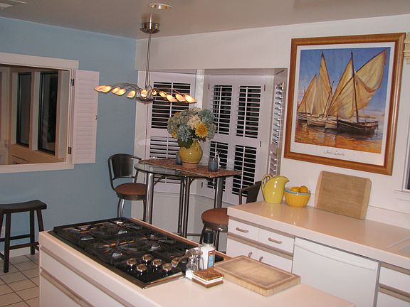 Kitchen w Breakfast Nook
