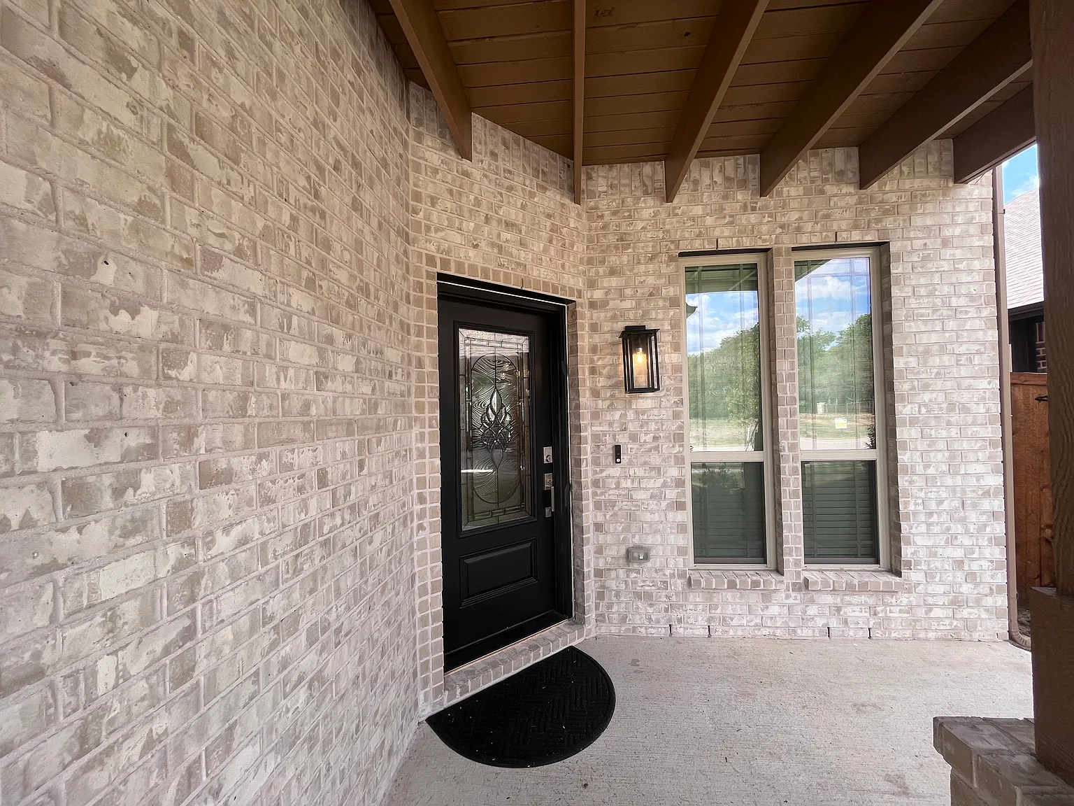 5 bed, 3.5 bath, 3754 sqft, $3,550 — Photo 2