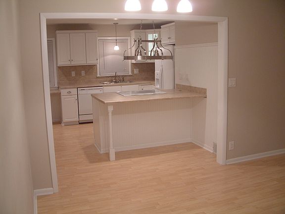 4th image of 37607 Harlow Dr