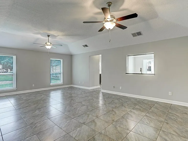 1211 Diablo Dr — Photo 3