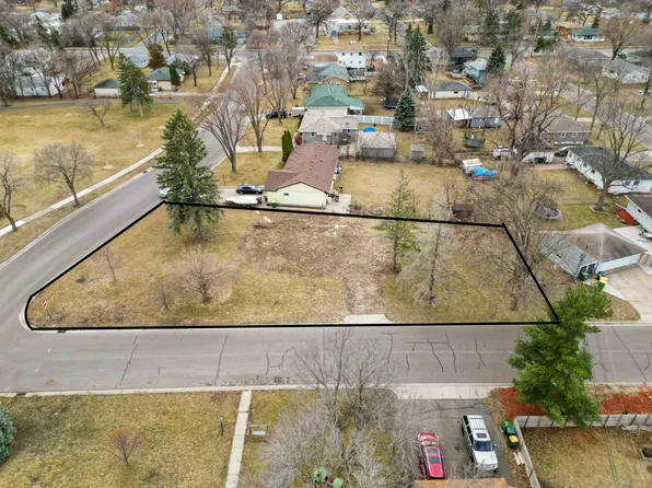 6931 Perry Ave N, Brooklyn Center, MN 55429